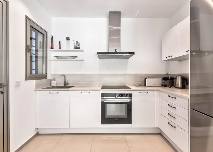 Ancor 0-3 Pool View 1b *